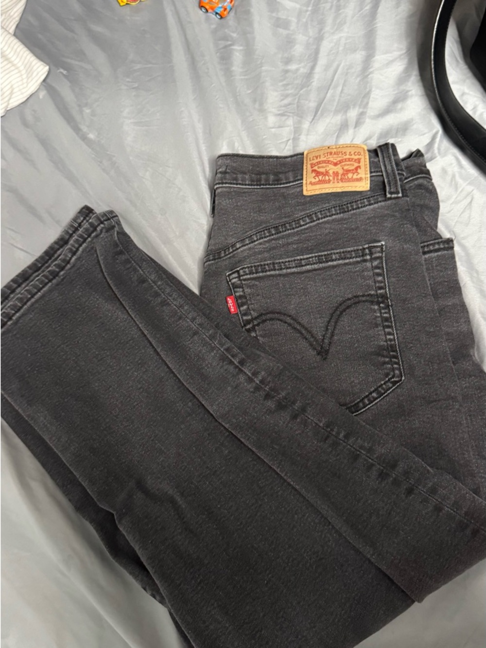 Bundle of Levi’s Ribcage Ankle Straight Jeans - Picture 4 of 5